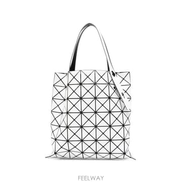 26FW 바오바오 토트백 BB68AG047 01 WHITE
