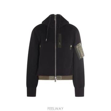 Sacai 26FW ��ī�� �ĵ� Ƽ���� SCW 344 212 NAVY26FW ��ī�� �ĵ� Ƽ���� SCW 344 212 NAVY