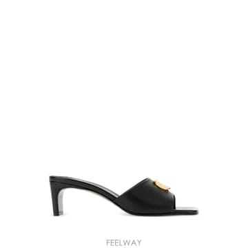 26FW 구찌 골드 로고 플라크 가죽 뮬 871480 BKO001000 BLACK