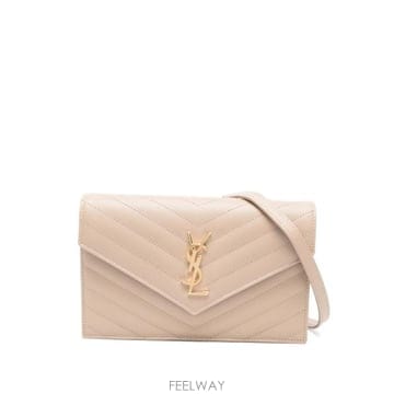 26FW 생로랑 그랑 드 뿌드르 레더 카산드라 엔벨로프 체인 지갑 857605 BOW012721 BEIGE
