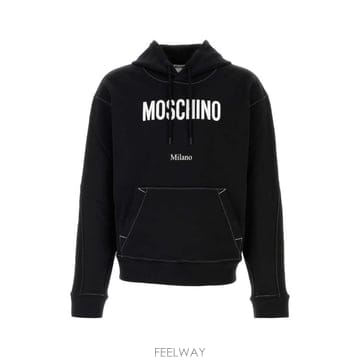 Moschino 26FW ��Ű�� �ĵ� Ƽ���� 262ZZ17085228 2555 Black26FW ��Ű�� �ĵ� Ƽ���� 262ZZ17085228 2555 Black