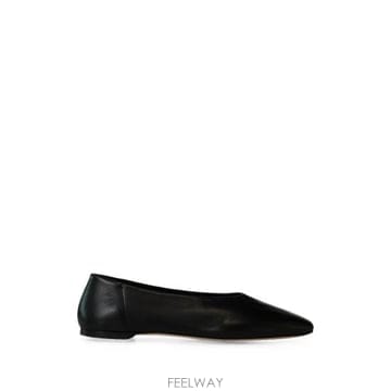 Toteme 26FW ���� ������ �߷����� �÷� 263 WAS0313 LE0210 001 BLACK26FW ���� ������ �߷����� �÷� 263 WAS0313 LE0210 001 