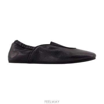 Jacquemus 26FW ��ũ���� ����Ŀ�� FOW00227AC18G01 990 black26FW ��ũ���� ����Ŀ�� FOW00227AC18G01 990 black