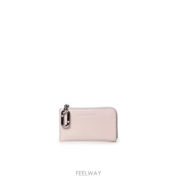 Marc Jacobs 26FW ��ũ�����߽� Ŭ��ġ �Ŀ�ġ 2P6SMP018S01 693 Powder pink26FW ��ũ�����߽� Ŭ��ġ �Ŀ�ġ 2P6SMP018S01 693 Powde