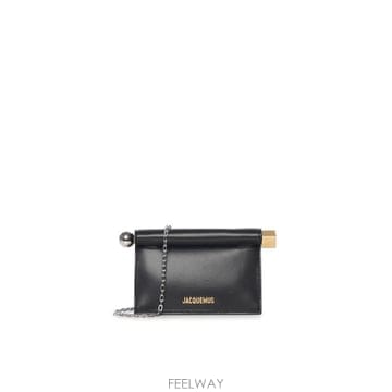 Jacquemus 26FW ��ũ���� Ŭ��ġ �Ŀ�ġ BAW00392AC27L14 990 BLACK26FW ��ũ���� Ŭ��ġ �Ŀ�ġ BAW00392AC27L14 990 BLACK