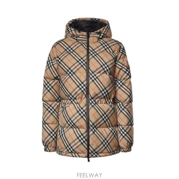Burberry 26FW ������ üũ ���Ϸ� �ĵ� Ǫ�� ���� 8110240 B9368 Sand beige26FW ������ üũ ���Ϸ� �ĵ� Ǫ�� ���� 8110240 B9368 S