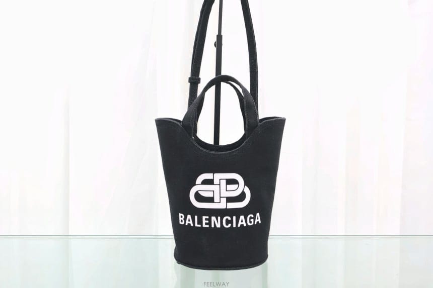 Balenciaga �߷��þư� ���̺� XS ũ�ν� ��Ʈ�� 619979�߷��þư� ���̺� XS ũ�ν� ��Ʈ�� 619979