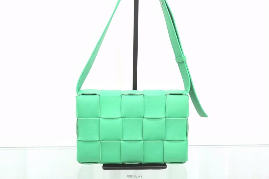 Bottega Veneta ���װ�����Ÿ ī��Ʈ ũ�ν��麸�װ�����Ÿ ī��Ʈ ũ�ν���