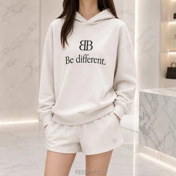 [정품/미착용]  발렌시아가 한정판 Be different 로고 후드티 XXS / 55