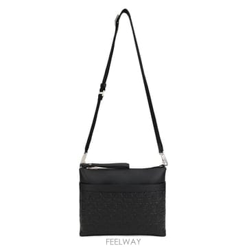 Ferragamo 26SS ��󰡸� ��ġ�� �޽����� 241884 79022226SS ��󰡸� ��ġ�� �޽����� 241884 790222