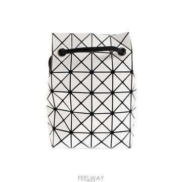Issey Miyake �̼��̹̾��� 26FW �ٿ��ٿ� �� ��Ŷ�� ȭ��Ʈ BB66 AG531 01�̼��̹̾��� 26FW �ٿ��ٿ� �� ��Ŷ�� ȭ��Ʈ BB66 AG531