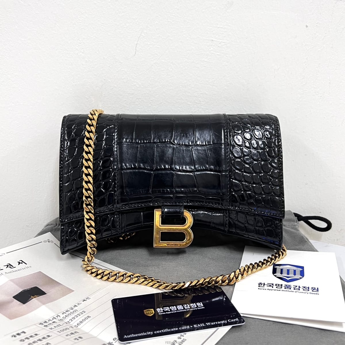 Balenciaga �߷��þư� �ƿ��۷��� ü�� ũ�ν��� ���� (656050)�߷��þư� �ƿ��۷��� ü�� ũ�ν��� ���� (656050)