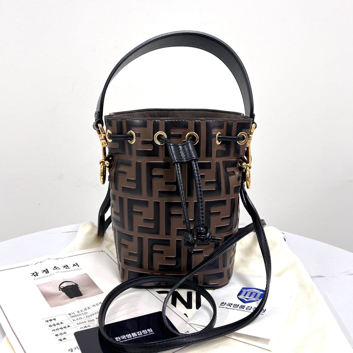 FENDI ��� ��Ʈ���� FF �̴� ��Ŷ�� ũ�ν��� (8BS010)��� ��Ʈ���� FF �̴� ��Ŷ�� ũ�ν��� (8BS010)