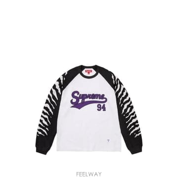 Supreme 26 FW ������ Ÿ�̰� ����Ʈ ��Ҹ� Ƽ���� SU27482 TP45675696826 FW ������ Ÿ�̰� ����Ʈ ��Ҹ� Ƽ���� SU27482 TP456