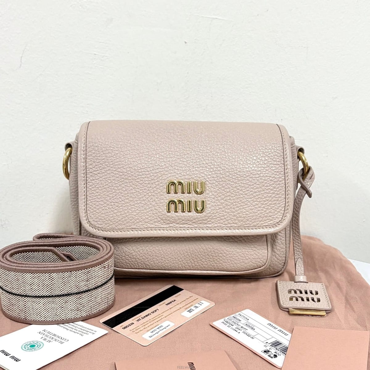 Miu Miu �̿�̿� �ΰ� ��Ʈ�� ���� ����� & ũ�ν��� (5BD239)�̿�̿� �ΰ� ��Ʈ�� ���� ����� & ũ�ν��� (5BD239)