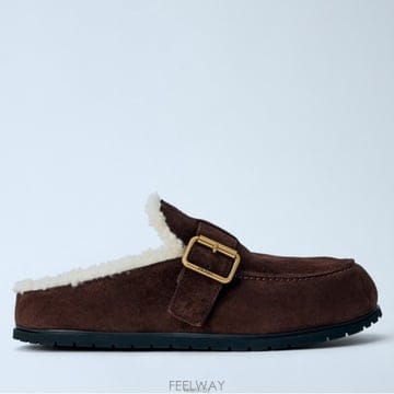 26 FW 프라다 원 버클 스트랩 시어링 스웨이드 뮬 로퍼 1R548O JFT F0003
