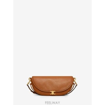 26FW 셀린느 가죽 트리옹프 하프문 숄더백 탄 스몰 [M] L10373778 GFY5