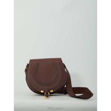 26FW chloe Marcie Saddle 백 in 브라운 grained 레더 CHC24AS679I3127