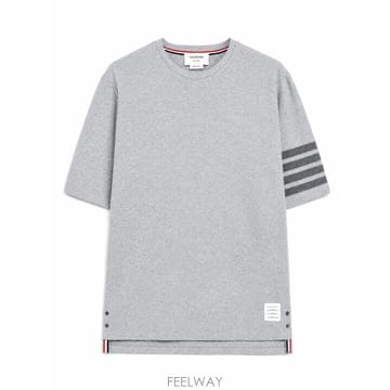 Thom Browne 26FW ����� �ؽ�ó�� ���� 4�� Ƽ MJS296AJ0248 05026FW ����� �ؽ�ó�� ���� 4�� Ƽ MJS296AJ0248 050