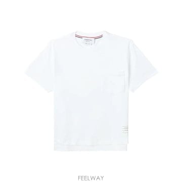 26SS 톰브라운 미드웨이트 저지 박시 숏슬리브 포켓 티셔츠 FJS123A00042 100 WHITE