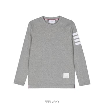 Thom Browne 26FW ����� �ж�� ��ư 4�� �ս����� Ƽ MJS245A07323 055 LT GREY26FW ����� �ж�� ��ư 4�� �ս����� Ƽ MJS245A07323