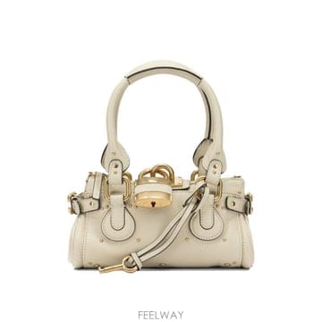 26FW 끌로에 스몰 그레인드 레더 패딩턴 백 CH26SS805P7520S White
