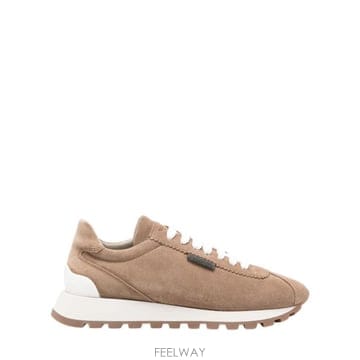 26SS 브루넬로 쿠치넬리 샤이니 탭 디테일 스웨이드 러닝 스니커즈 MZSFG2110 C2767 BROWN