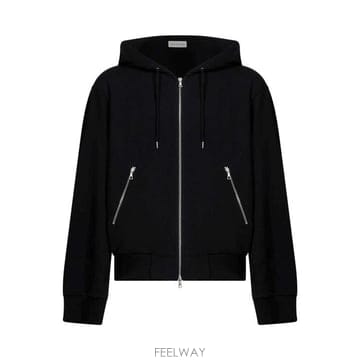 Dries Van Noten 26FW �帮�� �� ��ư �ĵ� Ƽ���� 2620211474610 BLACK 90026FW �帮�� �� ��ư �ĵ� Ƽ���� 2620211474610 BLACK 90