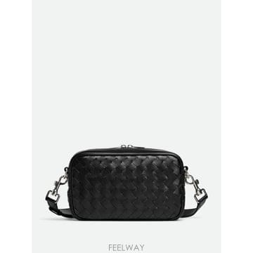 Bottega Veneta 26SS ���װ�����Ÿ ��Ʈ��ġ���� ī�޶� ũ�ν��� 755923V2HL1 8803 Nero26SS ���װ�����Ÿ ��Ʈ��ġ���� ī�޶� ũ�ν��� 755923V