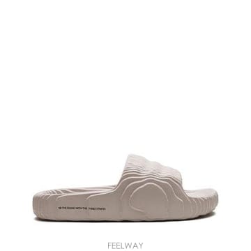Adidas 26SS �Ƶ�ٽ� �Ƶ��� 22 ������ HQ4670 BROWN Marrone26SS �Ƶ�ٽ� �Ƶ��� 22 ������ HQ4670 BROWN Marrone