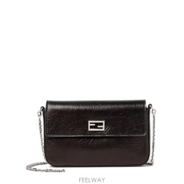 FENDI 26FW ��� Ŭ��ġ �Ŀ�ġ 8M0600B14M F0QA1 Nero26FW ��� Ŭ��ġ �Ŀ�ġ 8M0600B14M F0QA1 Nero