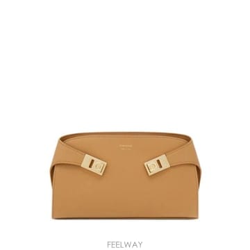 Ferragamo 26FW ����䷹ ��󰡸� Ŭ��ġ �Ŀ�ġ 0774623 LIGHTCAMEL Beige26FW ����䷹ ��󰡸� Ŭ��ġ �Ŀ�ġ 0774623 LIGHTCAME