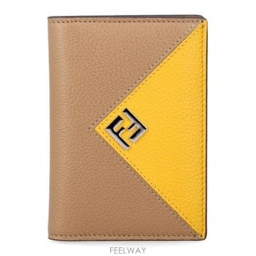 FENDI 26FW ��� �������� 7M0381B09X F1X5F CAMEL YELLOW26FW ��� �������� 7M0381B09X F1X5F CAMEL YELLOW