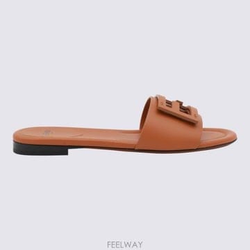 26FW 펜디 바게트 레더 슬라이드 8R8136 AE7TF1C4R Cuoio