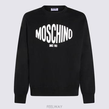 Moschino 26SS ��Ű�� ���� Ƽ���� 261ZZ1713 02281555 Black26SS ��Ű�� ���� Ƽ���� 261ZZ1713 02281555 Black