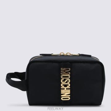 Moschino 26SS ��Ű�� Ŭ��ġ �Ŀ�ġ MD5300PP0O F2100B Black26SS ��Ű�� Ŭ��ġ �Ŀ�ġ MD5300PP0O F2100B Black