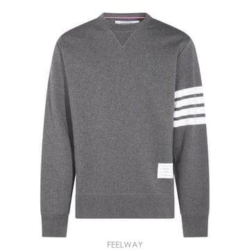 Thom Browne 26FW ����� �ΰ� ��ġ �����Ͼ�� 4�� ����Ʈ���� MJT021H 00535025 DARK GREY26FW ����� �ΰ� ��ġ �����Ͼ�� 4�� ����Ʈ���� MJT0