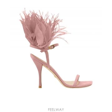 Stuart Weitzman 23SS ��Ʃ��Ʈ�������� Strap ���� decorated with feathers SD582PLUME10023SS ��Ʃ��Ʈ�������� Strap ���� decorated with feathe