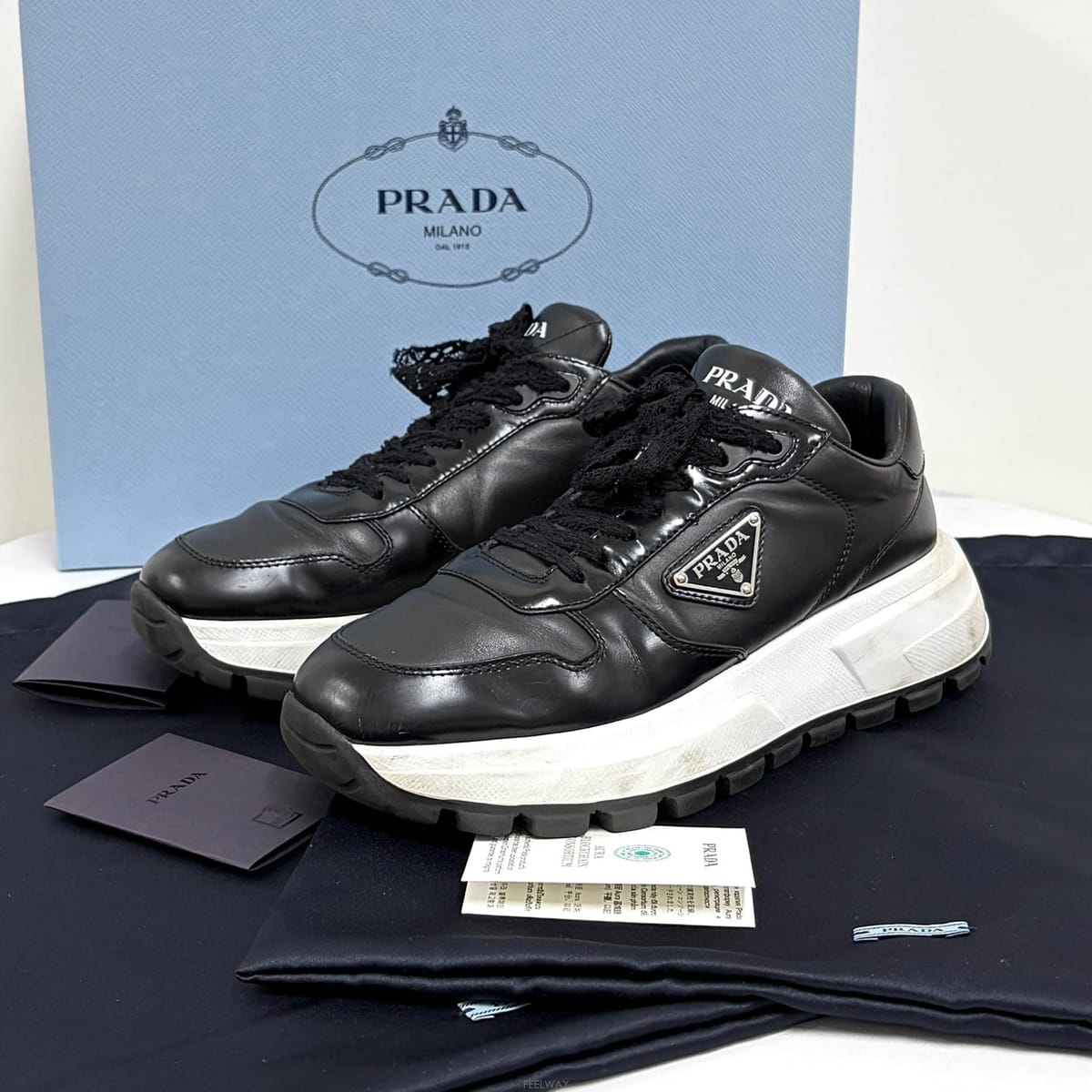 PRADA ����� �ﰢ�ΰ� ���� ���� ����Ŀ�� (1E804M)����� �ﰢ�ΰ� ���� ���� ����Ŀ�� (1E804M)