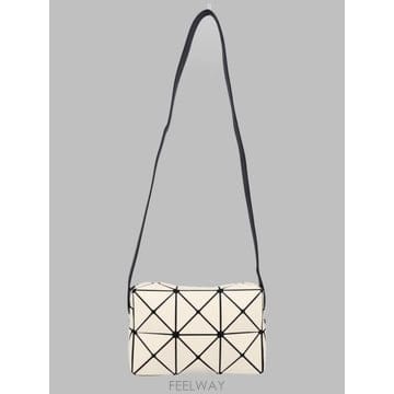 Issey Miyake 26FW �ٿ��ٿ� ��Ʈ�� BB68AG661 03 WHITE26FW �ٿ��ٿ� ��Ʈ�� BB68AG661 03 WHITE