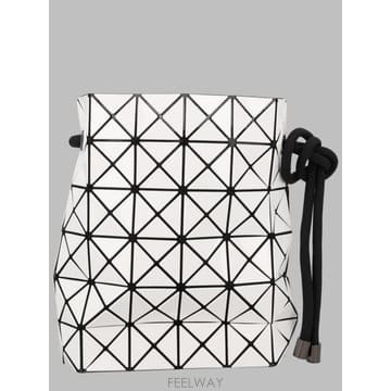 Issey Miyake 26FW �ٿ��ٿ� ��Ʈ�� BB68AG531 01 WHITE26FW �ٿ��ٿ� ��Ʈ�� BB68AG531 01 WHITE