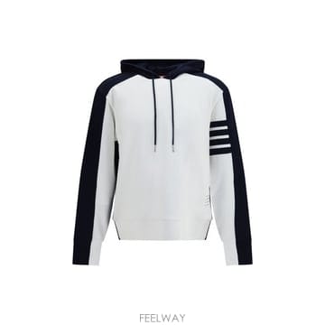 Thom Browne �ؿ� ���¸���� AW26 �� ���� ���� ������ �÷����� �ĵ� ����Ʈ���� MJT579A00535_104�ؿ� ���¸���� AW26 �� ���� ���� ������ �÷����� ��