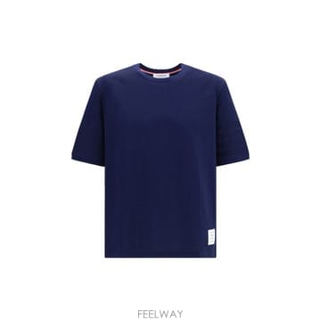 Thom Browne �ؿ� ���¸���� AW26 �� ���� ���� ���� �ҸŰ� �޸� ���� Ƽ���� MJT581AJ0276_415�ؿ� ���¸���� AW26 �� ���� ���� ���� �ҸŰ� �޸� 