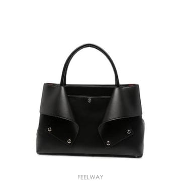 Toteme �׶�����Ÿ �ؿ� ���� ���� MERCER LEATHER SHOULDER BAG 264WAL0134LE02064�׶�����Ÿ �ؿ� ���� ���� MERCER LEATHER SHOULDER BAG 