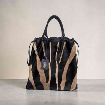 ETRO �������Escada ȣ�ǹ��� ����鿡�����Escada ȣ�ǹ��� �����