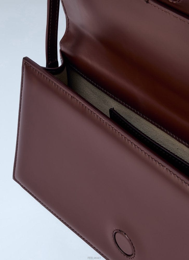 Jacquemus 26 F/W ��ũ���� �� BAMBINO �� ��� �� 23EBAW000 B011229439926 F/W ��ũ���� �� BAMBINO �� ��� �� 23EBAW000 B01122