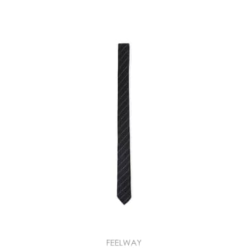 Thom Browne �δ��� THOM BROWNE ����� �׷��� ��Ʈ������ ��Ÿ���δ��� THOM BROWNE ����� �׷��� ��Ʈ������ ��Ÿ��