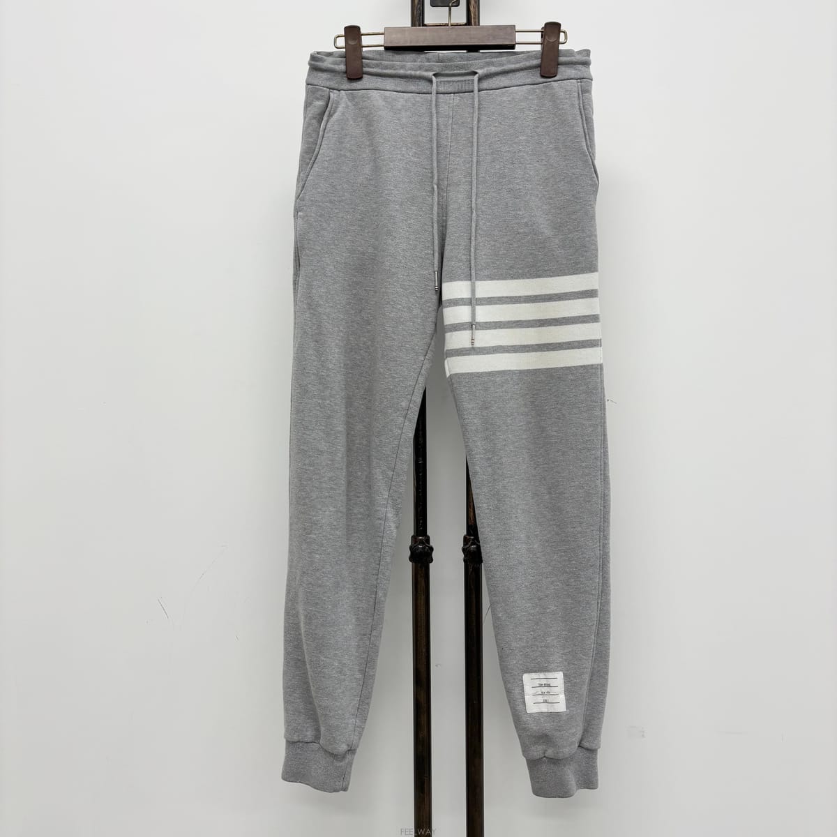 Thom Browne [0]����� �缱���� Ʈ���̴� ����[0]����� �缱���� Ʈ���̴� ����