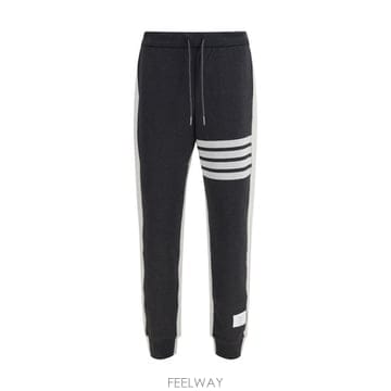 Thom Browne �ؿ� ���¸���� AW26 �� ���� ���� ������ 4 �� Ʈ�� ���� MJQ245A00535_949�ؿ� ���¸���� AW26 �� ���� ���� ������ 4 �� Ʈ�� 