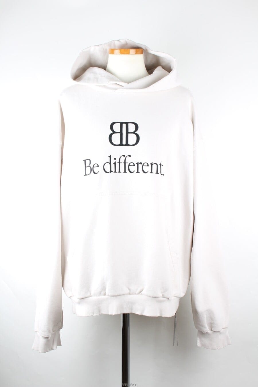 Balenciaga �߷��þư� ������ Be different �ΰ� �ĵ� Ƽ���� XXS(55)�߷��þư� ������ Be different �ΰ� �ĵ� Ƽ���� XXS(55